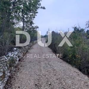 ISTRA, LABIN - Građevinsko zemljište 1450m2 sa pomoćnim objektom 67m2 u okolici Labina
