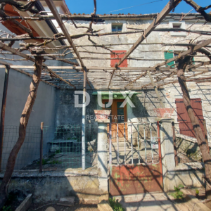 ISTRA, LABIN - Kamena kuća sa okućnicom od 1,1ha