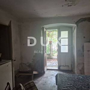 ISTRA, LABIN - Kamena kuća sa okućnicom od 1,1ha