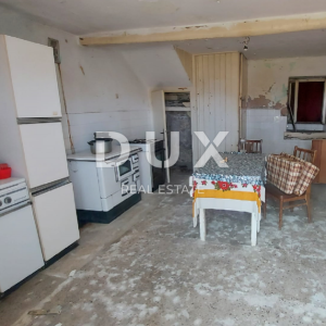 ISTRA, LABIN - Kamena kuća sa okućnicom od 1,1ha