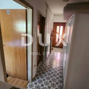 ISTRA, LABIN - Kuća na osami s pomoćnim objektima i pogledom na more