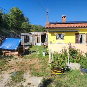 ISTRA, LABIN - Kuća na osami s pomoćnim objektima i pogledom na more