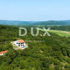 ISTRA, LABIN - Kuća s bazenom na rubu naselja