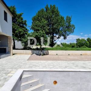 ISTRA, LABIN - Kuća s bazenom u mirnom naselju