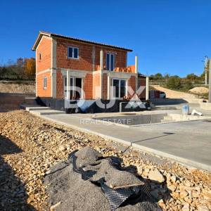 ISTRA, LABIN - Kuća s bazenom i panoramskim pogledom