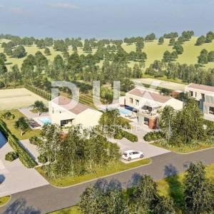 ISTRA, LABIN - Kuća s bazenom na prostranoj okućnici