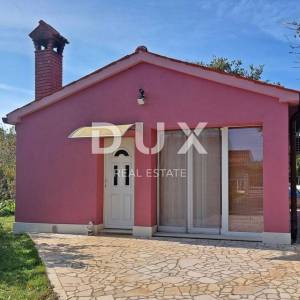 ISTRA, LABIN - Kuća s bazenom u predgrađu