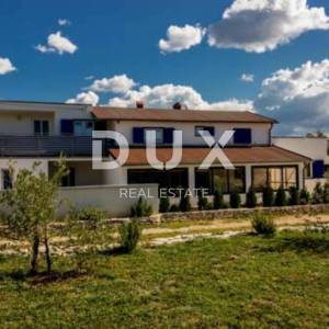 ISTRA, LABIN - Kuća s bazenom na potpunoj osami okružena zelenilom