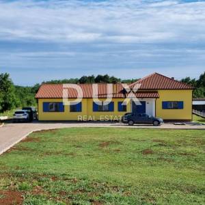 ISTRA, LABIN - Kuća s neodoljivo prostranom okućnicom