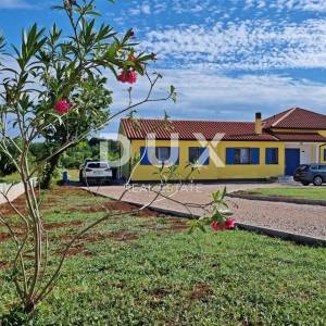 ISTRA, LABIN - Kuća s neodoljivo prostranom okućnicom