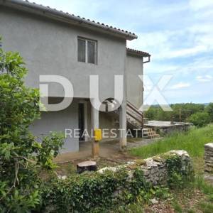 ISTRA, LABIN - Kuća za adaptaciju s velikim građevinskim zemljištem i puno privatnosti