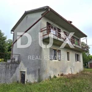 ISTRA, LABIN - Kuća za adaptaciju s velikim građevinskim zemljištem i puno privatnosti