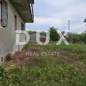 ISTRA, LABIN - Kuća za adaptaciju s velikim građevinskim zemljištem i puno privatnosti