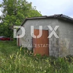 ISTRA, LABIN - Kuća za adaptaciju s velikim građevinskim zemljištem i puno privatnosti