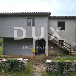ISTRA, LABIN - Kuća za adaptaciju s velikim građevinskim zemljištem i puno privatnosti