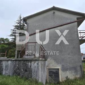 ISTRA, LABIN - Kuća za adaptaciju s velikim građevinskim zemljištem i puno privatnosti