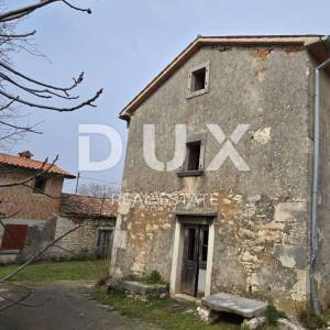ISTRA, LABIN - Kuća za adaptaciju s konobom i garažom