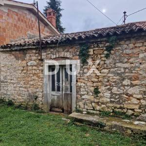 ISTRA, LABIN - Kuća za adaptaciju s konobom i garažom