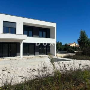  ISTRA, LABIN - Kvalitetna moderna dvojnica na izrazito mirnoj lokaciji!