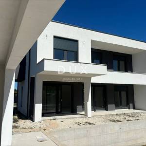  ISTRA, LABIN - Kvalitetna moderna dvojnica na izrazito mirnoj lokaciji!