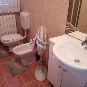 ISTRA, LABIN - Lijepa kuća blizu grada s uređenom okućnicom