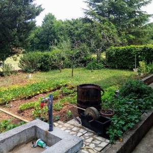 ISTRA, LABIN - Lijepa kuća blizu grada s uređenom okućnicom