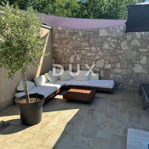 ISTRA, LABIN - Mediteranska kamena kuća s bazenom i fantastičnim pogledom na more