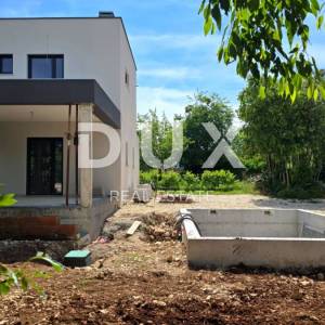 ISTRA, LABIN - Moderna kuća s bazenom u izgradnji