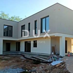 ISTRA, LABIN - Moderno dizajnirana kuća s bazenom