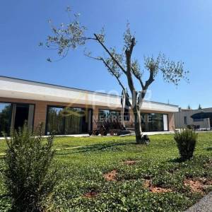 Istra, Labin, novogradnja, kuća s dva stana i bazenom