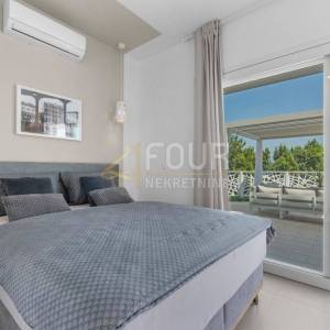 Istra, Labin, novogradnja, luskuzna vila s bazenom, 400m od mora