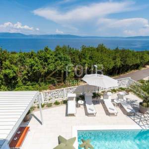 Istra, Labin, novogradnja, luskuzna vila s bazenom, 400m od mora