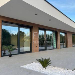 Istra, Labin, novogradnja s dva stana, 200m2, bazen 