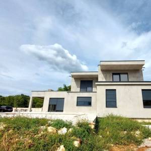 ISTRA, LABIN - Novogradnja! Vila s bazenom nadomak grada