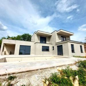 ISTRA, LABIN - Novogradnja! Vila s bazenom nadomak grada