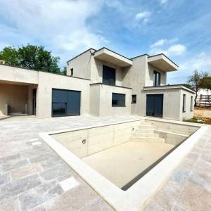 ISTRA, LABIN - Novogradnja! Vila s bazenom nadomak grada