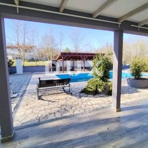 ISTRA, LABIN - Obiteljsko imanje kuća + dva apartmana sa bazenom!