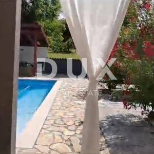 ISTRA, LABIN - Obiteljsko imanje kuća + dva apartmana sa bazenom!