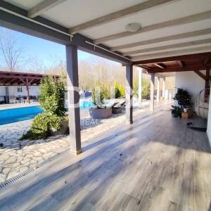 ISTRA, LABIN - Obiteljsko imanje kuća + dva apartmana sa bazenom!
