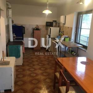 ISTRA, LABIN, OKOLICA - Dvojna kuća s dva stana i velikom okućnicom, pogled na more