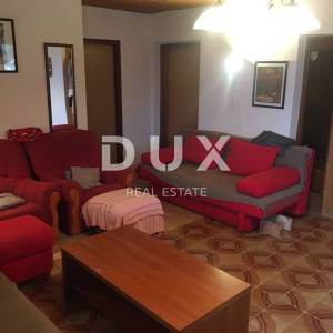 ISTRA, LABIN, OKOLICA - Dvojna kuća s dva stana i velikom okućnicom, pogled na more