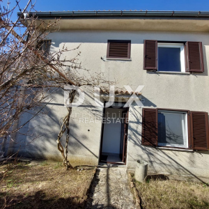 ISTRA, LABIN, OKOLICA - Dvojna kuća s dva stana i velikom okućnicom, pogled na more