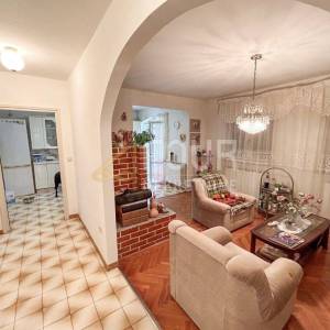 Istra, Labin - okolica, kuća - prizemnica 80.38m2, konoba, garaža i okućnica