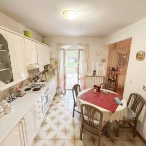 Istra, Labin - okolica, kuća - prizemnica 80.38m2, konoba, garaža i okućnica