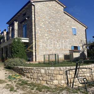 Istra, Labin - okolica, kuća s bazenom, garažom i dodatnim objektom