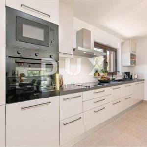 ISTRA, LABIN - Prekrasna vila s bazenom 205 m2