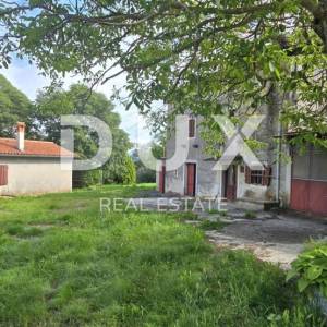 ISTRA, LABIN - Prostrano imanje s 3 kuće i 18.500 m2 zemljišta