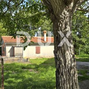 ISTRA, LABIN - Prostrano imanje s 3 kuće i 18.500 m2 zemljišta
