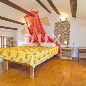ISTRA, LABIN - Rustikalna kuća okružena prirodom