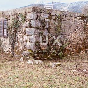 ISTRA, LABIN - Samostojeća kamena kuća u blizini mora